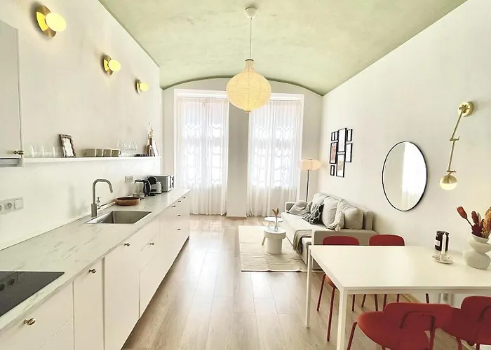Cozy, Natural Ground Base Apartment, Prague