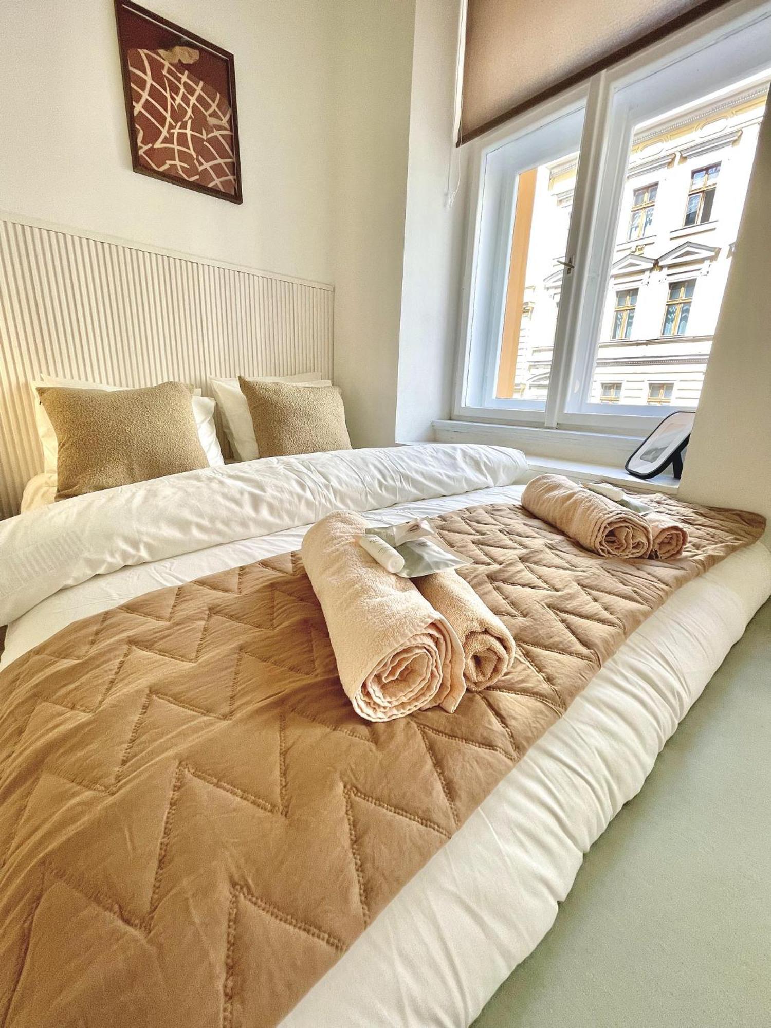 Cozy, Natural Ground Base Apartment, Appartamento Praga