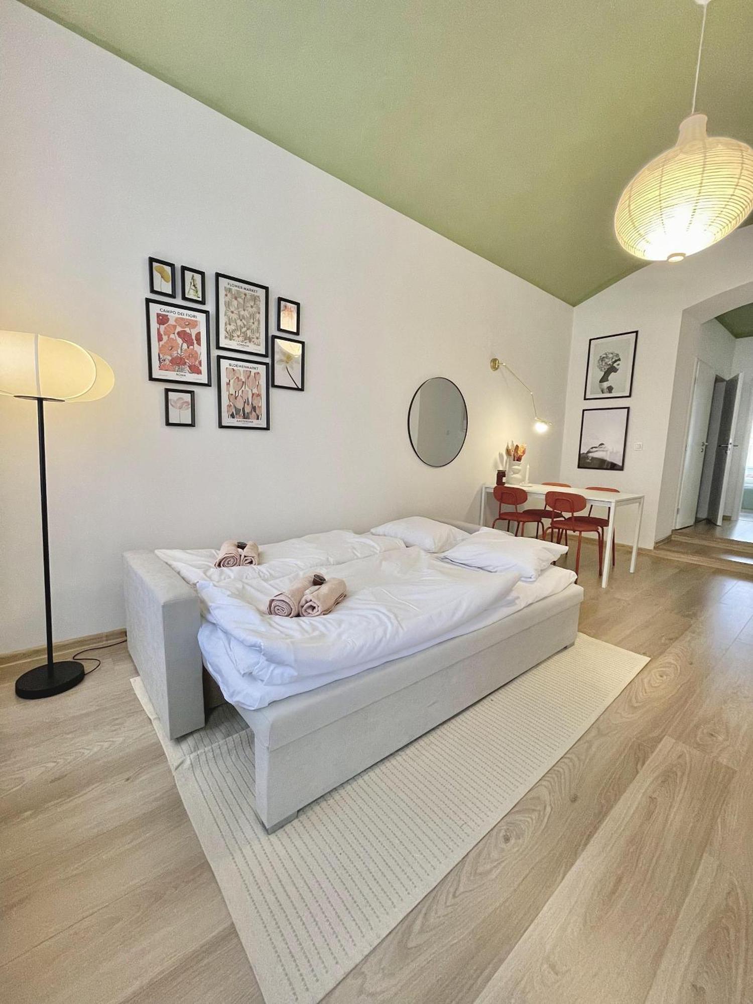 Cozy, Natural Ground Base Apartment, *